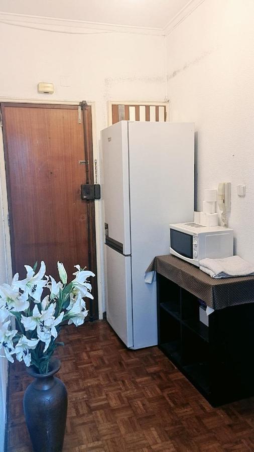 Lovely Room For Rent Odivelas  Luaran gambar